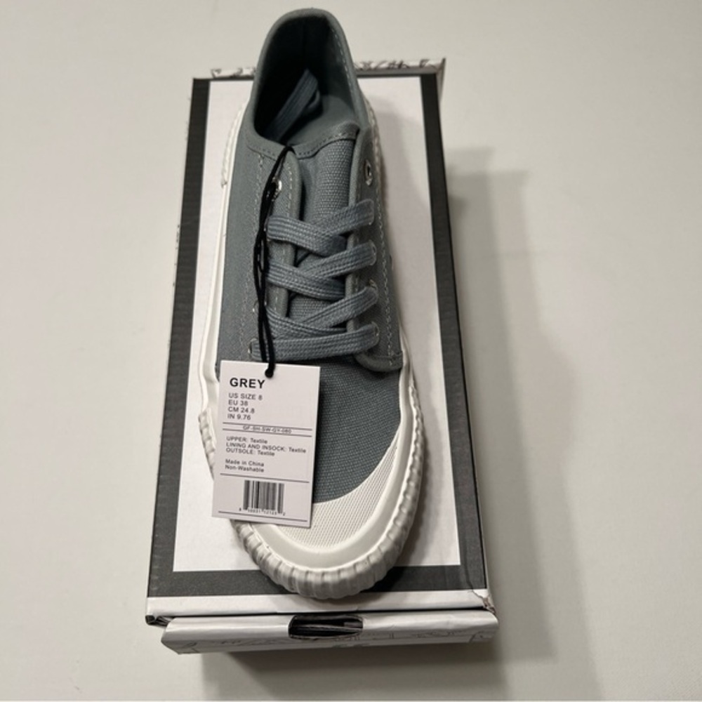 New With Box Guffy's Women's‎ Gray Sneaker Size 8M 🔥🔥